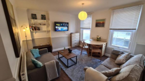 Central Bournemouth BH1 2PP, near Beach, sleeps 6